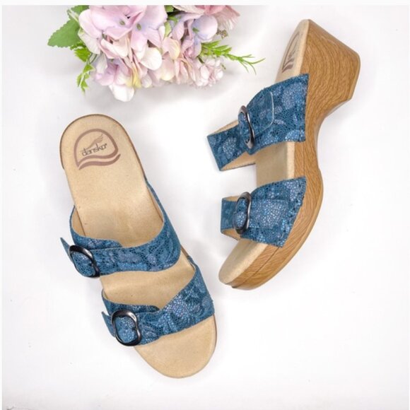 Dansko Shoes - NWOT Dansko Sophie Blue Textured Floral Wedge Leather Sandal Size 39/ Women's 9